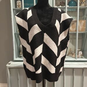 RDI black and white knit oversized pullover vest. Size XL.